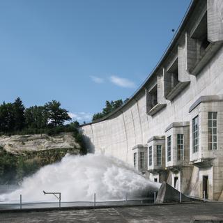La centrale à hydrogène sera construite au pied du barrage de Schiffenen (FR). [Keystone - Christian Beutler]