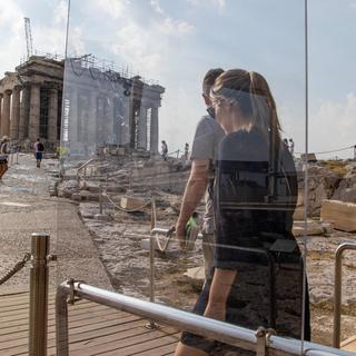 Certains accès aux monuments athéniens de l'Acropole ont été bétonnés durant la pandémie, suscitant l'ire de nombreux habitants et des archéologues. [AFP - Nicolas Economou]