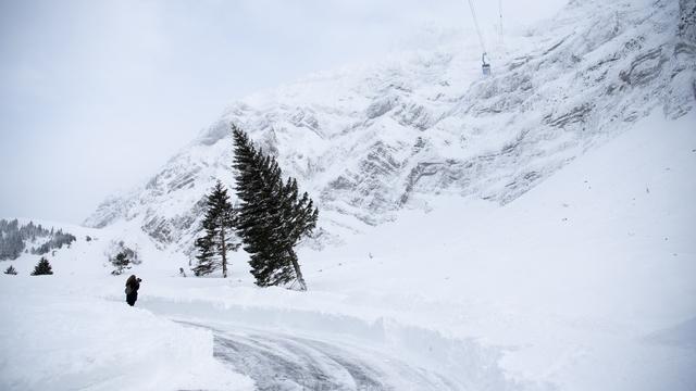 Le danger d'avalanche est fort dans les Alpes. [Keystone - Gian Ehrenzeller]