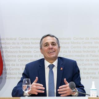 Le nouveau président de la Confédération Ignazio Cassis s'exprime lors d'une conférence de presse, le mercredi 8 décembre 2021, à Berne. [Keystone - Peter Klaunzer]