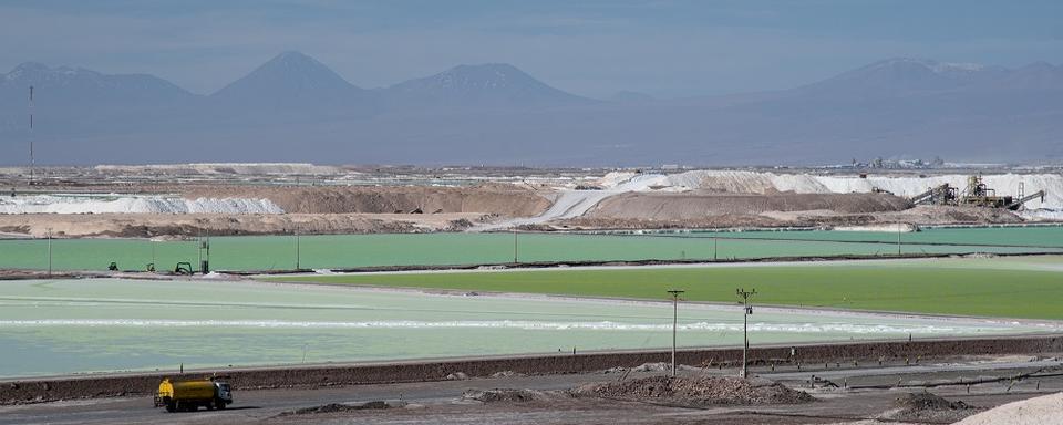 La vue d'ensemble de la mine de lithium dans le Salar d'Atacama. [RTS - Marion Esnault]