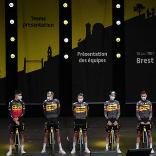 La présentation des équipes avant le Tour de France 2021 à Brest. [Keystone/AP Photo - Daniel Cole]