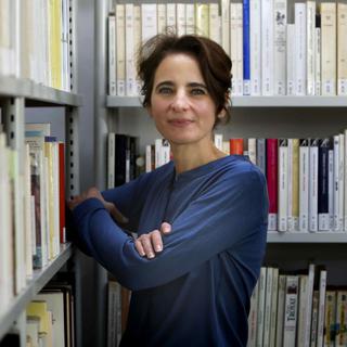 L'écrivaine française Laurence Debray pose lors d'une interview à Barcelone, en Espagne, le 30 octobre 2018, lors de la présentation de l'édition espagnole de son livre 'Fille de relutionnaires' (lit. fille de révolutionnaires). [EPA/ Keystone - Toni Albir]