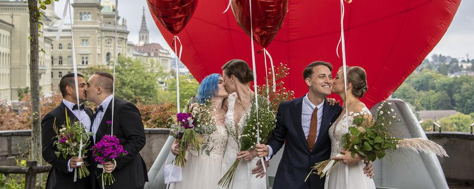 Le mariage pour tous est une réalité depuis le 1er juillet 2022 en Suisse. [Keystone - Peter Schneider]