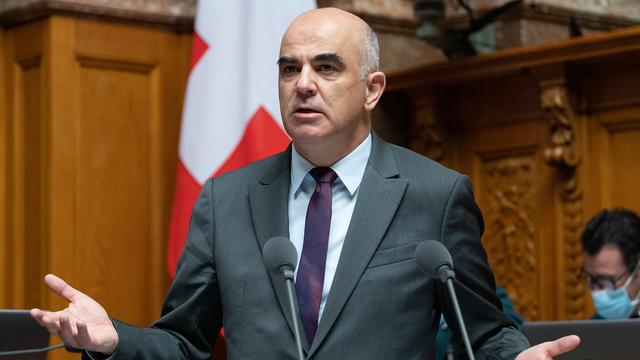 Alain Berset lors de la session d'hiver le 2 décembre 2021. [Keystone - Peter Schneider]