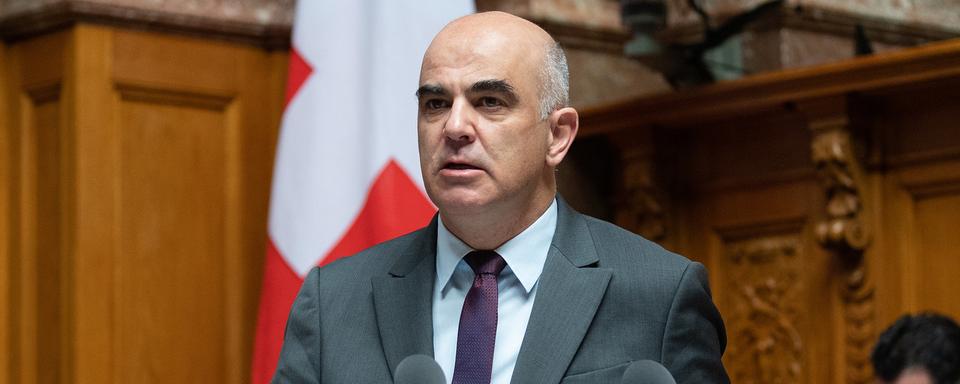 Alain Berset lors de la session d'hiver le 2 décembre 2021. [Keystone - Peter Schneider]