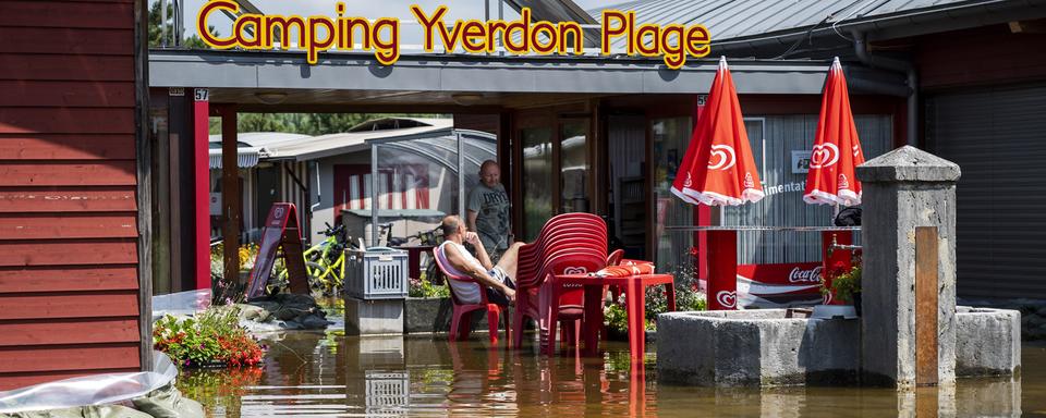 Le camping d'Yverdon Plage les pieds dans l'eau. [Keystone - Leandre Duggan]