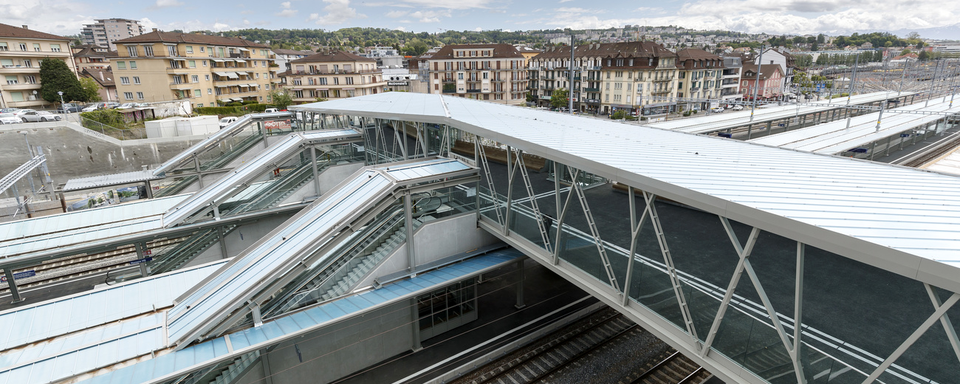 La passerelle piétonne de la gare de Renens (VD),"pièce centrale d'un puzzle historique". [Keystone - Cyril Zingaro]