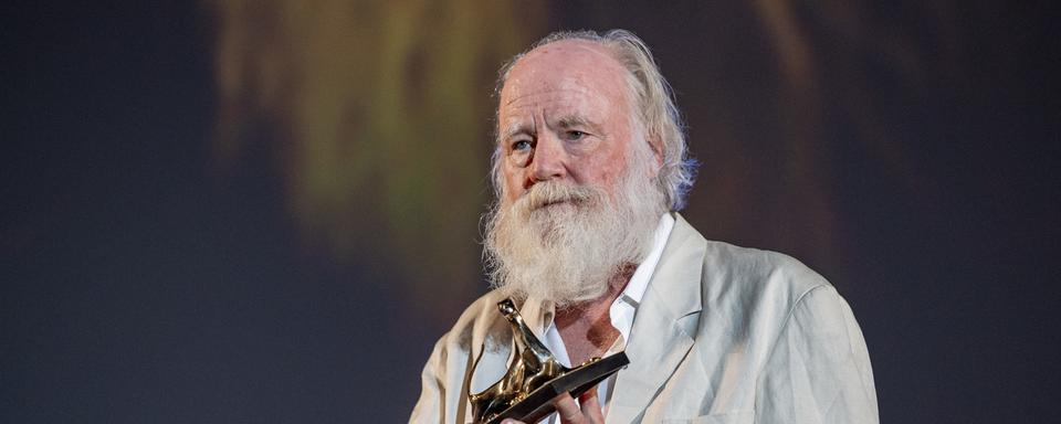 Spécialiste des effets spéciaux, lʹAméricain Phil Tippett a reçu un "Vision Award" sur la Piazza Grande lors du 74ème Festival de Locarno le 5 août 2021. [Keystone - Urs Flueeler]