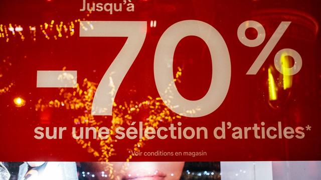 Une affiche sur un magasin à l'occasion du Black Friday en 2020. [AFP - Mathieu Menard]