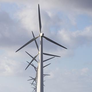 En Bretagne, un champ éolien offshore est censé entrer en service l'an prochain mais il est contesté par les pêcheurs. [Keystone - AP Photo/Peter Dejong]