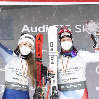 Ski alpin: Beat Feuz et Sofia Goggia remportent le globe de cristal en descente. [Keystone - Gian Ehrenzeller]