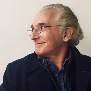Portrait de profil de Miguel Benasayag. [Radio France - Corinne Amar - déc. 2019]