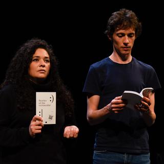 Une image du spectacle "dSimon", de Tammara Leites et Simon Senn [©Mathilda Olmi/Théâtre de Vidy]