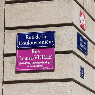 Rue Louisa Vuille: plaque temporaire de rue apposée dans le cadre du projet 100elles à Genève en 2019. [WikiCommons CC-BY-SA 4.0 - Suzy1919]