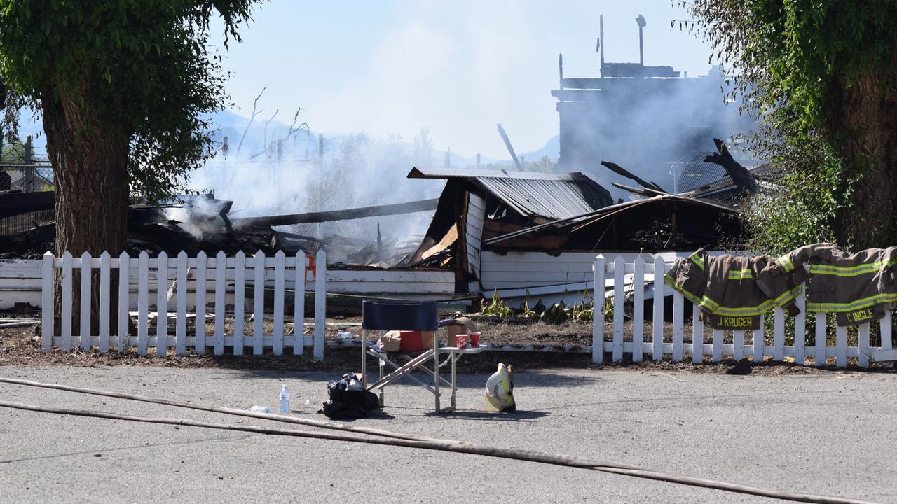 Les autorités cherchent à vérifier s'ils ont un lien avec les incendies d'églises survenus le 21 juin à Penticton (photo) et Oliver. [Keystone - James Miller]