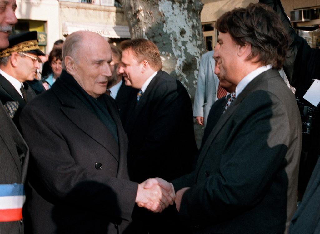 Bernard Tapie avec le président français François Mitterrand en 1994. [AFP - Georges Gobet]