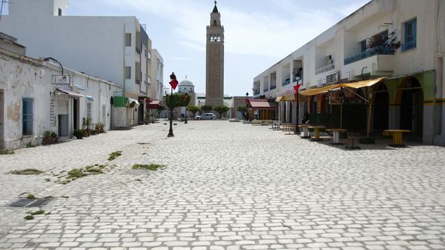 Les Tunisiens seront confinés pour l'Aïd, après la résurgence du covid-19. [Keystone - Hassene Dridi]