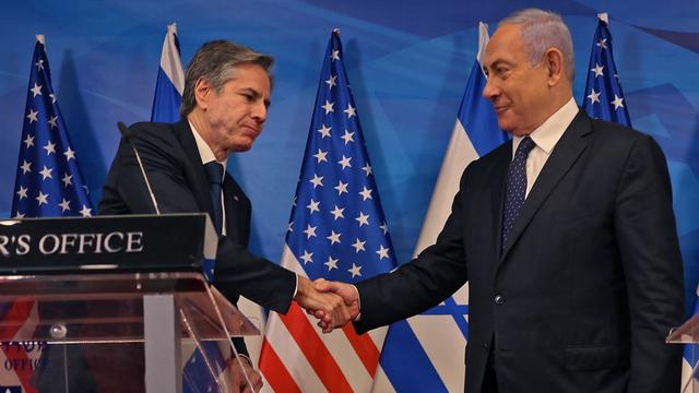 Antony Blinken (à gauche) et Benjamin Netanyahu lors d'un point de presse à Jérusalem. [AFP - Menahem Kahana]