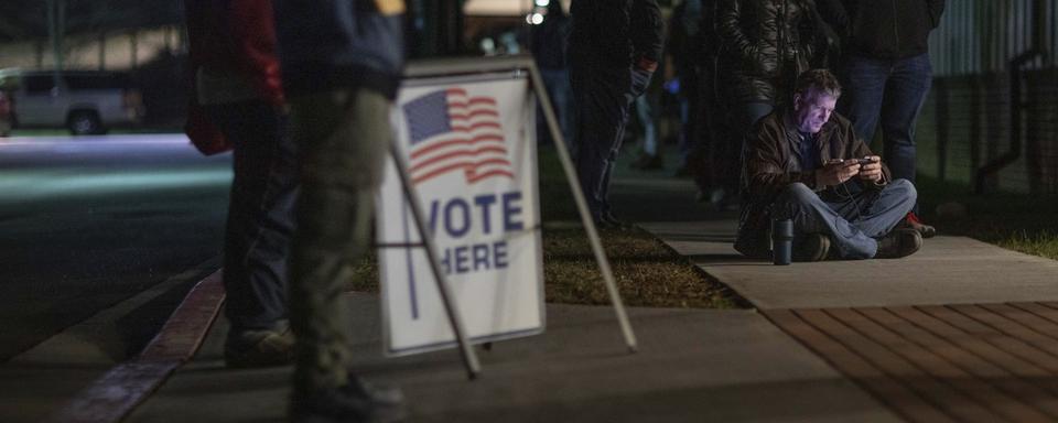 Des votants attendant devant un bureau de vote de Géorgie le 5 janvier 2021. [AP Photo/Keystone - Branden Camp]