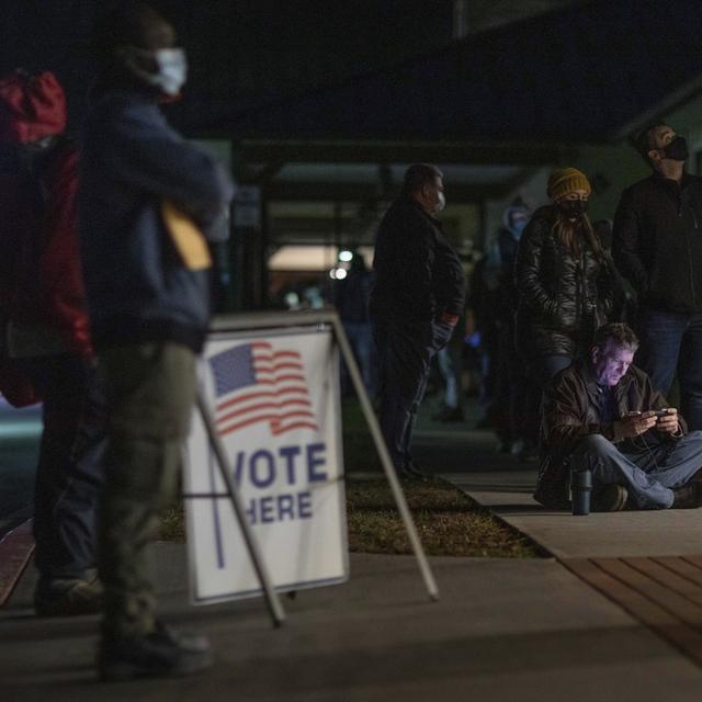 Des votants attendant devant un bureau de vote de Géorgie le 5 janvier 2021. [AP Photo/Keystone - Branden Camp]