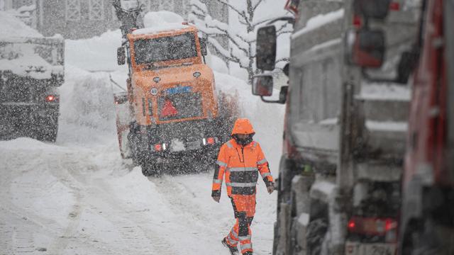 De fortes chutes de neige ont été enregistrées en Suisse, risque d'avalanche élevé. [Keystone - Pablo Gianinazzi]