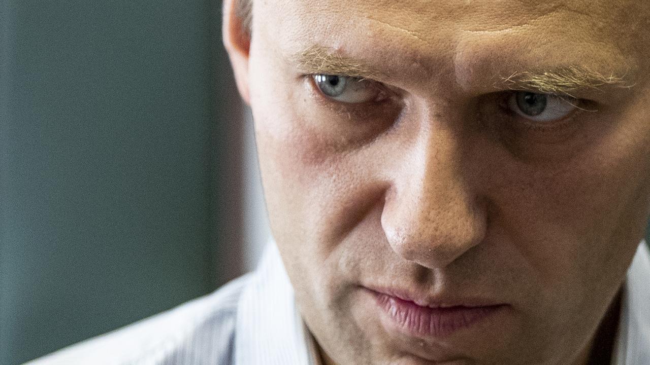 Alexeï Navalny dit avoir de la fièvre mais continue sa grève de la faim. [Pavel Golovkin]