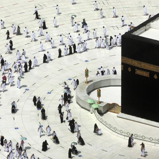 Mardi 13 avril: beaucoup moins de fidèles qu'à l'accoutumée à La Mecque en ce début de ramadan. [Keystone - AP Photo/Amr Nabil]