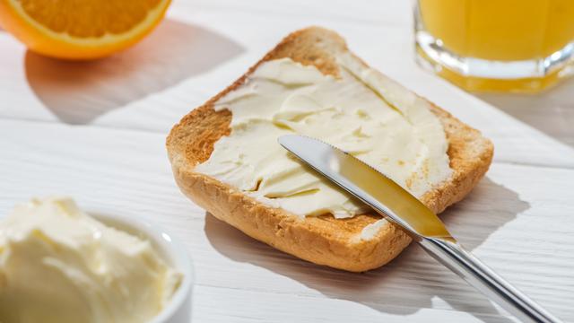 Les acides gras trans (AGT) sont souvent présents dans le beurre. [Depositphotos - VadimVasenin]