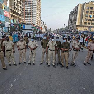 Des dizaines de milliers de policiers ont été déployés samedi dans toute l'Inde face aux nouvelles manifestations prévues par les agriculteurs contre les réformes agricoles du gouvernement. [KEYSTONE - DIVYAKANT SOLANKI]