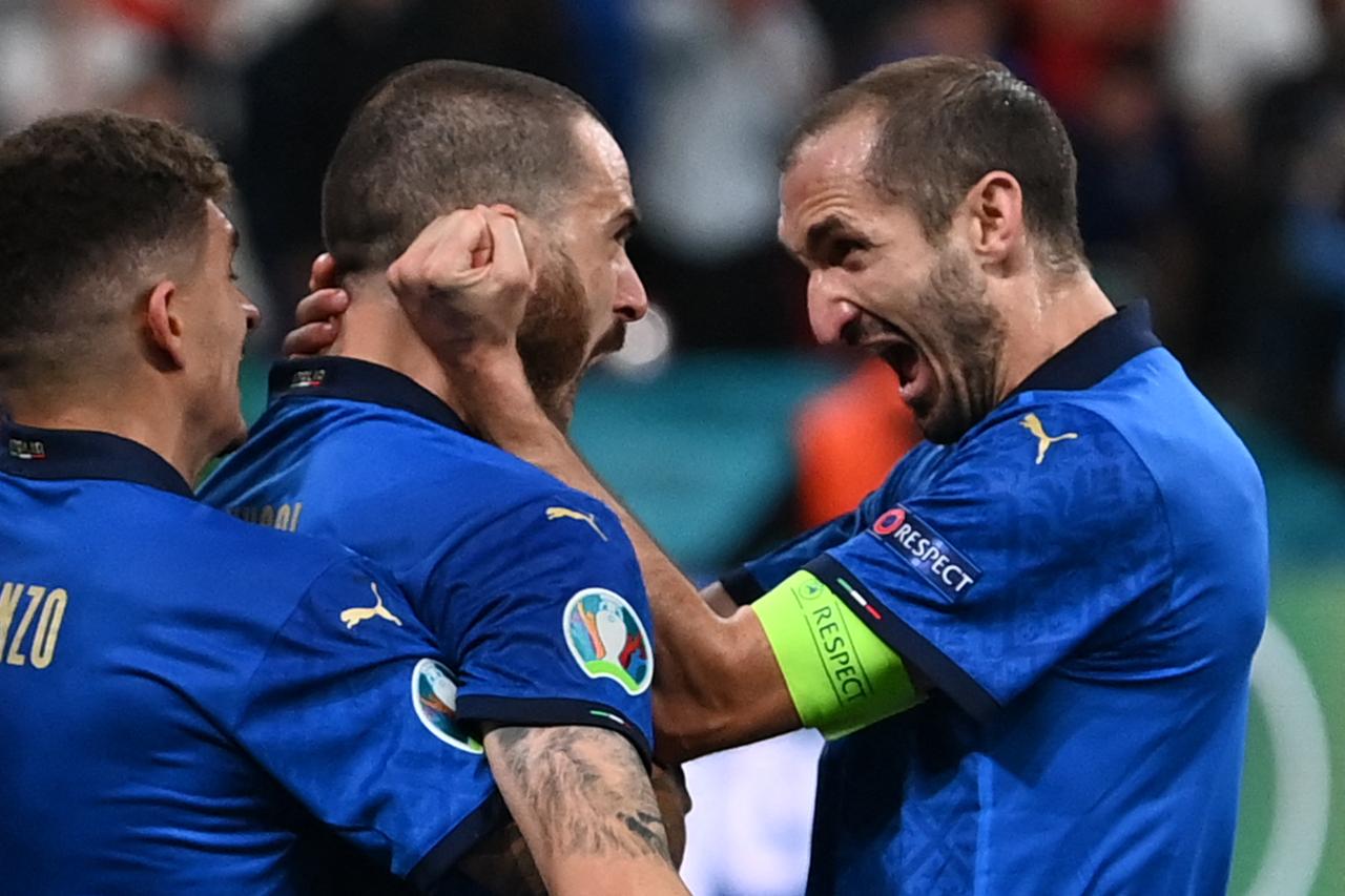 Leonardo Bonucci et Giorgio Chiellini, fiers défenseurs de fer. [AFP - Paul Ellis]