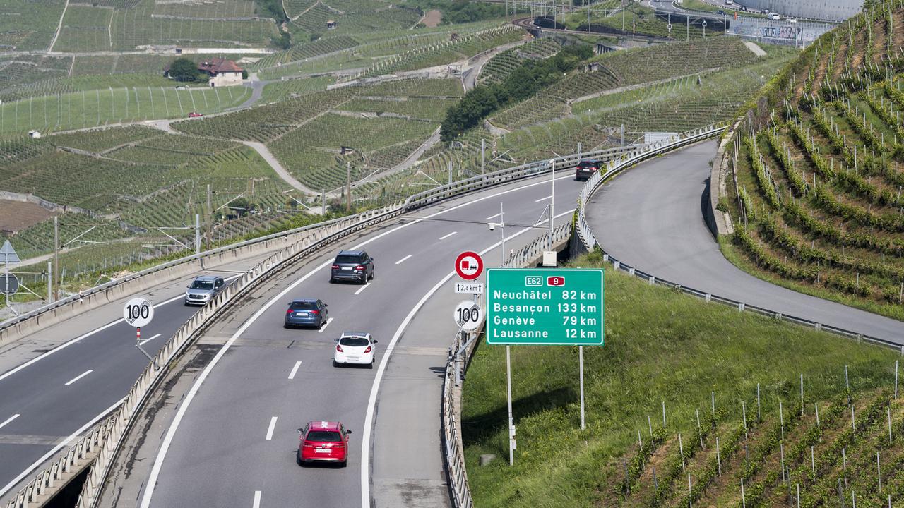 L'autoroute A9 entre Chexbres et Belmont. [KEYSTONE - Jean-Christophe Bott]