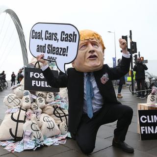 Des manifestants assistent à une manifestation pendant le sommet des Nations unies sur le climat COP26 à Glasgow, en Grande-Bretagne, le 12 novembre 2021. [EPA/Keystone - Robert Perry]