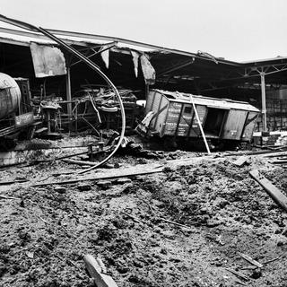 La gare de marchandises de Bâle a été bombardée par les Alliés en mars 1945. [Keystone/Photopress-Archiv - Walter Studer]