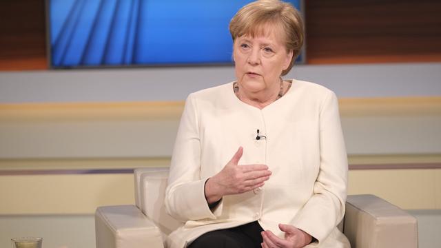 Dans une rare apparition dans une émission de la chaîne de télévision ARD, la chancelière allemande Angela Merkel a enjoint les Länder d'appliquer les restrictions décidées. [Wolfgang Borrs]