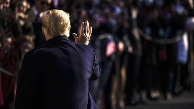 Les pardons présidentiels que Donald Trump pourraient accorder sont au centre de l'attention. [Keystone/EPA - Samuel Corum]