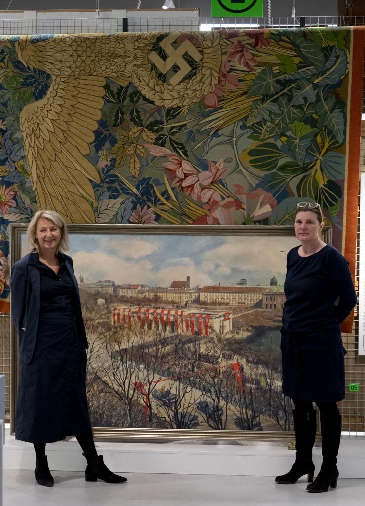 Sabine Plakolm-Forsthuber et Ingrid Holzschuh, les commissaires de l'exposition. [AFP - AFP]