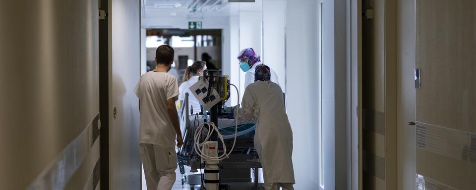 Une patient de l'hôpital de Fribourg en réanimation. [Keystone - Alessandro della Valle]