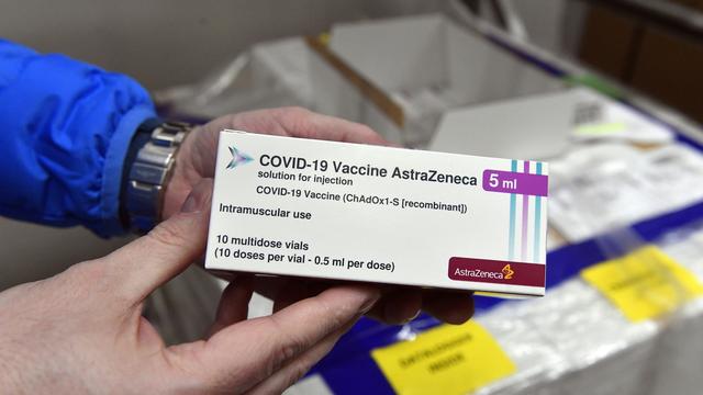 Plusieurs pays ont suspendu l'utilisation du vaccin d'AstraZeneca. [EPA - Zoltan Mathe]