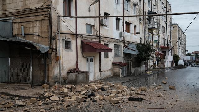 Un bâtiment endommagé dans la ville de Stepanakert dans le Haut-Karabagh. [EPA/Keystone - Areg Balayan]