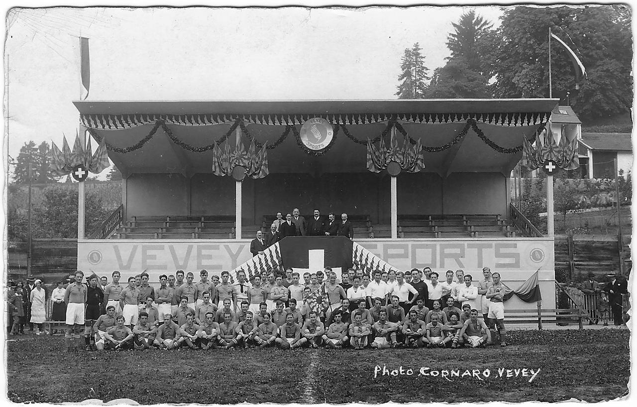 Inauguration de la tribune du stade de Copet en 1931. [Photo Cornaro - Vevey]