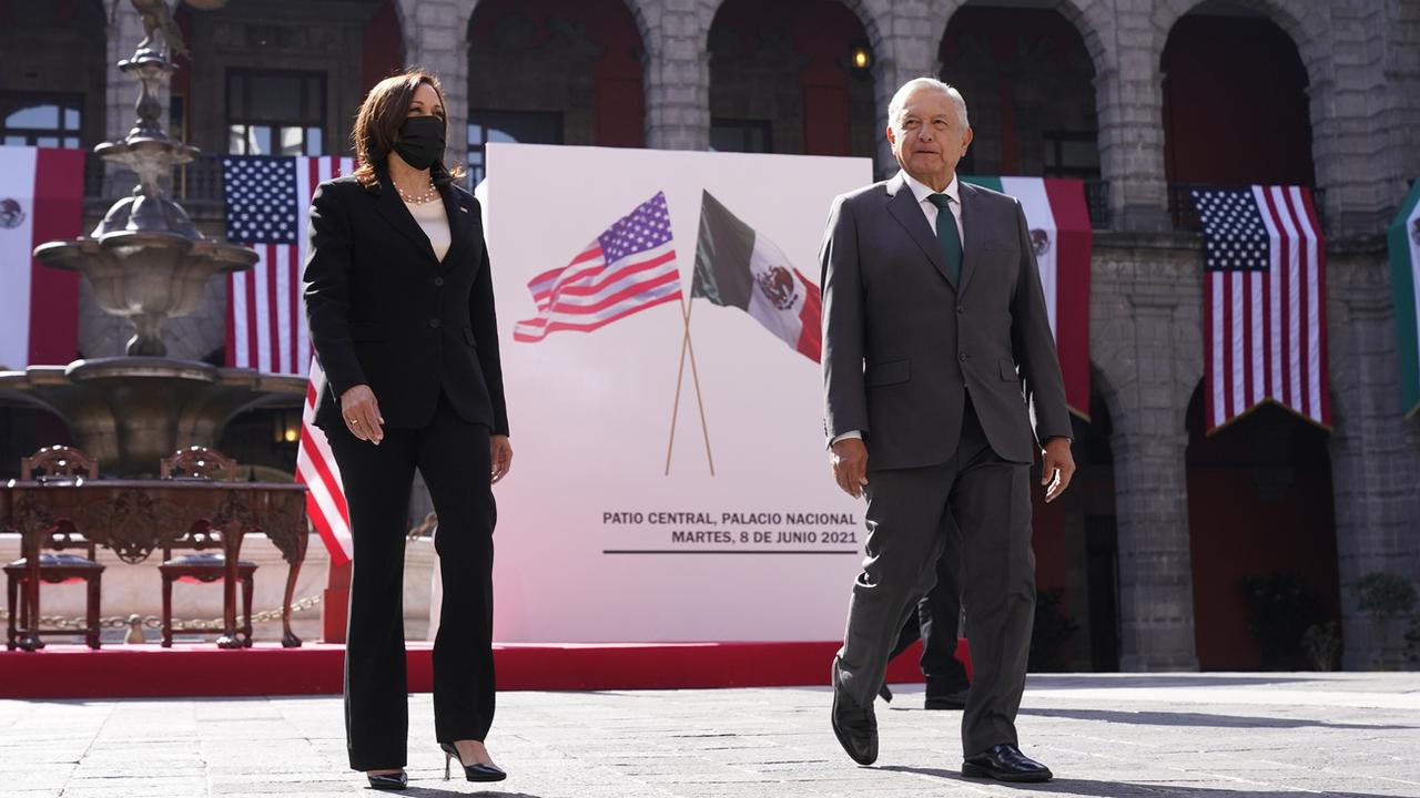 La vice-présidente des Etats-Unis Kamala Harris a rencontré le président mexicain Andres Manuel Lopez Obrador à Mexico. [Keystone/AP Photo - Jacquelyn Martin]