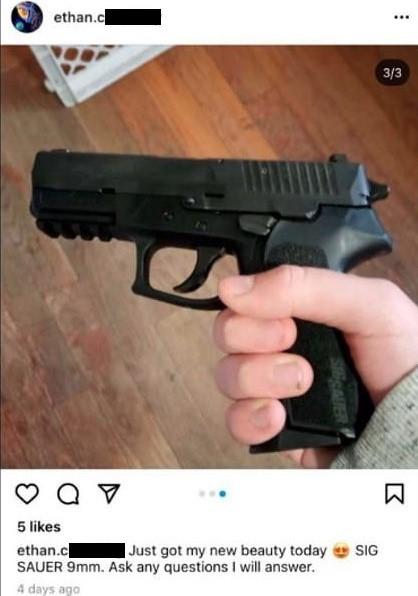 "J'ai reçu ma nouvelle beauté aujourd'hui" avait publié Ethan C. sur son compte Instagram pour parler du pistolet semi-automatique. [Instagram - Ethan C.]