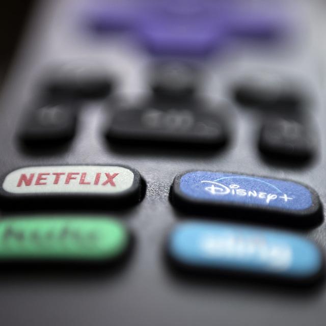 L'utilisation des services de streaming Netflix, Spotify et Disney+ a atteint des sommets en Suisse. [Keystone - Jenny Kane]