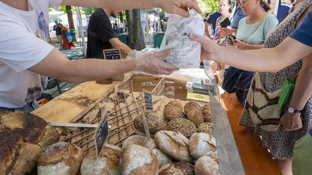 Lancement de la marque "pain suisse" pour favoriser le commerce de pains locaux. [Keystone - Martial Trezzini]