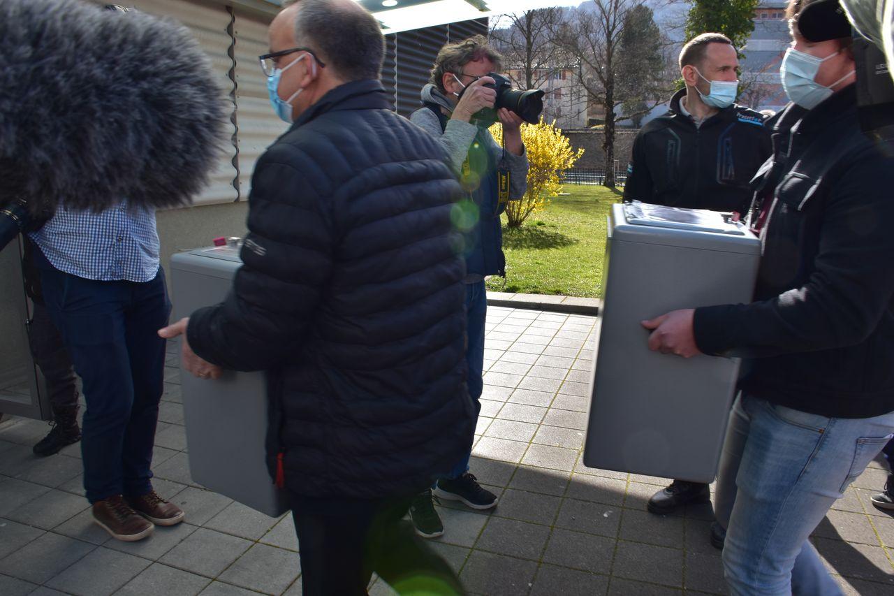Les urnes du vote par correspondance sont arrivées à Moutier. [RTS - Gaël Klein]