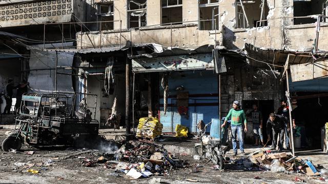 Une vue des dégâts causé par les bombardements du régime syrien dans la ville rurale d'Ariha à Idlib, dans le nord-ouest de la Syrie, le 20 octobre 2021 [AFP - Izzettin Kasim / Anadolu Agency]