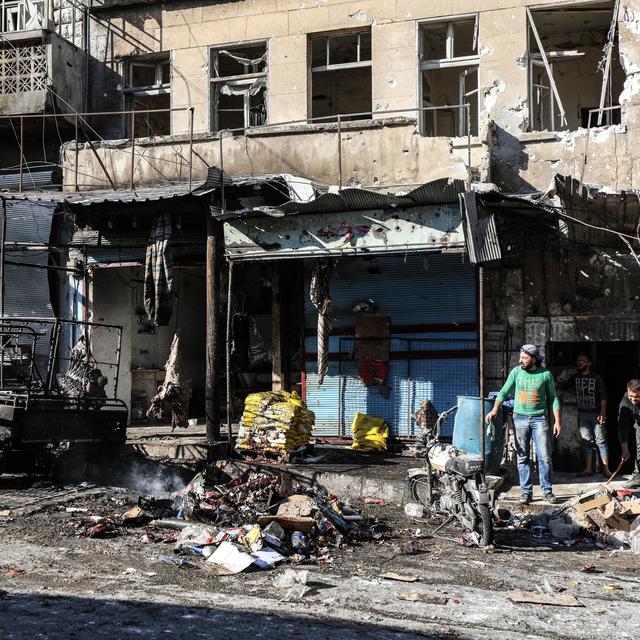 Une vue des dégâts causé par les bombardements du régime syrien dans la ville rurale d'Ariha à Idlib, dans le nord-ouest de la Syrie, le 20 octobre 2021 [AFP - Izzettin Kasim / Anadolu Agency]