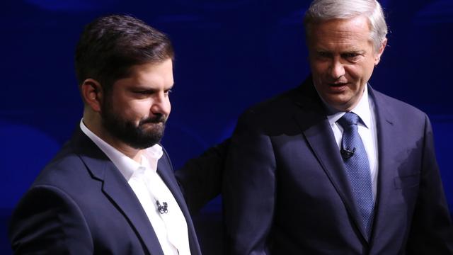 Gabriel Boric et Jose Antonio Kast, candidats à la présidentielle du Chili. [Keystone - EPA/Elvis Gonzales]