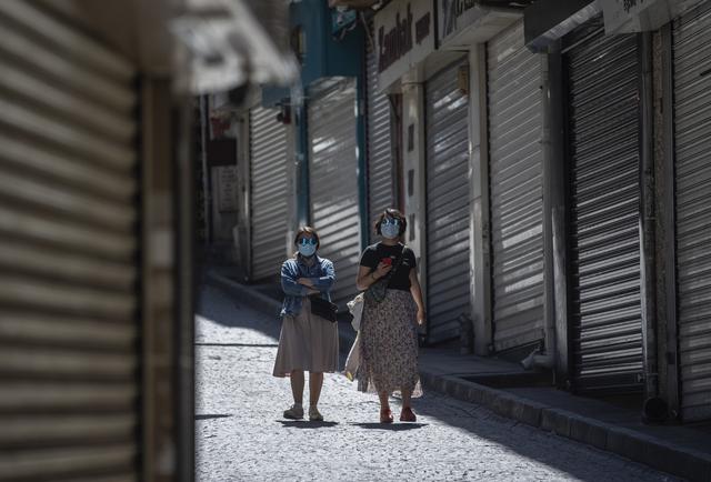 Les échoppes du bazar de Tahtakale sont fermées à Istanbul, le 4 mai 2021. [Keystone/epa - Erdem Sahin]